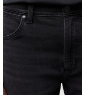 Jeansy Wrangler Larston 112371657 Black Fog