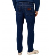 Jeansy Wrangler Larston 112373151 Dark Wash