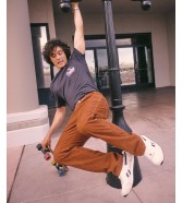 Sztruksy Wrangler x STRANGER THINGS 13MWZ 112378541 Brown