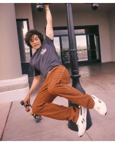 Sztruksy Wrangler x STRANGER THINGS 13MWZ 112378541 Brown