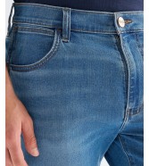 Jeansy Wrangler Larston 112378819 Light Visual